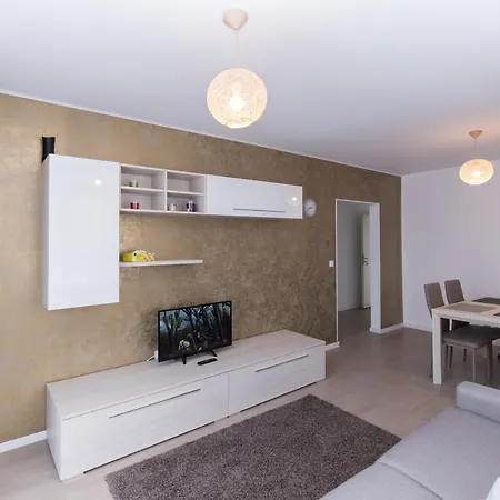 Thomas-Apartments Apartment