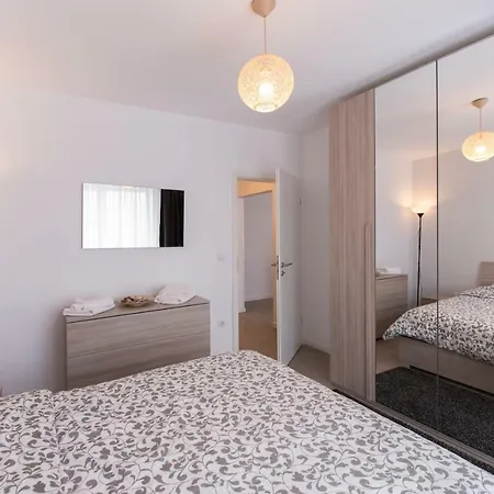Thomas-Apartments *