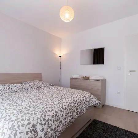 Thomas-Apartments